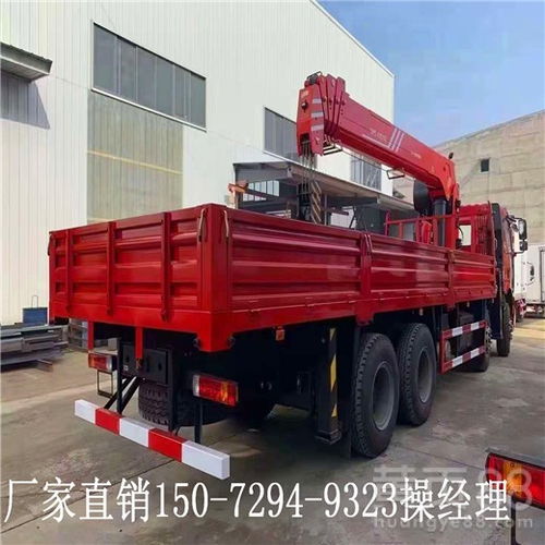 隨車吊操作簡單高效，清障隨車吊應用廣泛